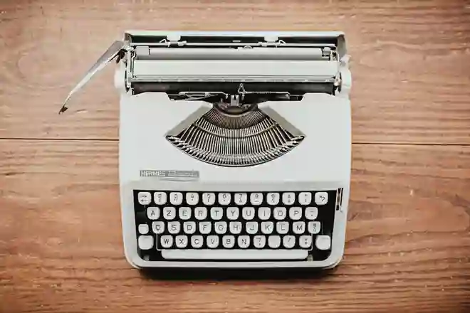 Typewriter White
